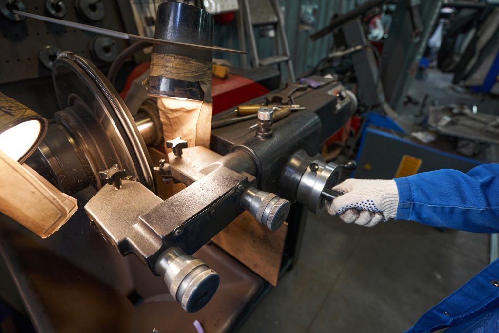 Uw metaalproductie uitbesteden aan een ervaren specialist voor vakkundige bewerking en assemblage in een professioneel service center.