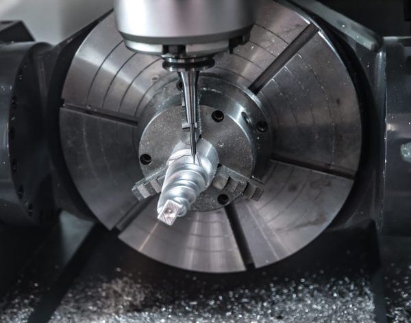 Nauwkeurig CNC draaien van een aluminium as met hoge precisie en strakke toleranties.
